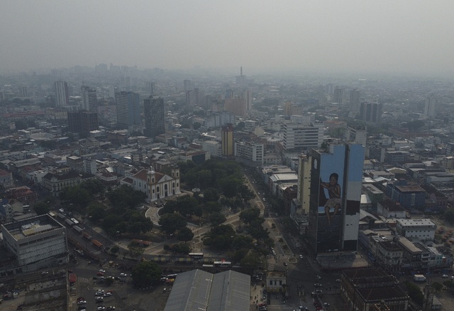 Smoke from forest fires suffocates inhabitants of the Brazilian Amazon