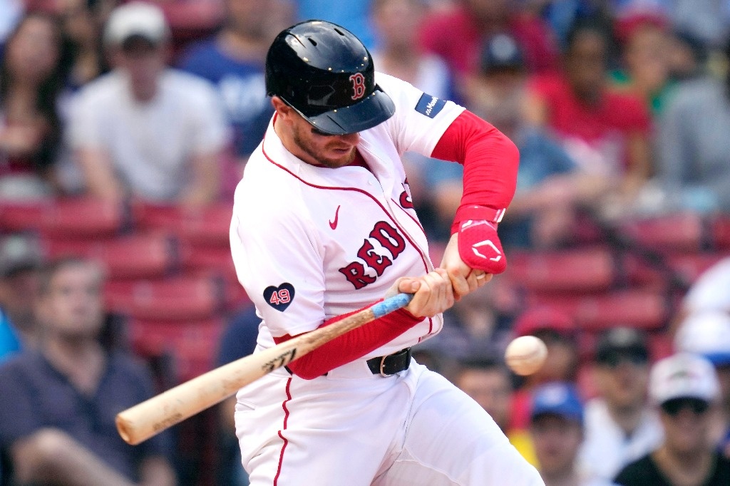 Unprecedented, receiver participates in 2 teams in the same baseball game