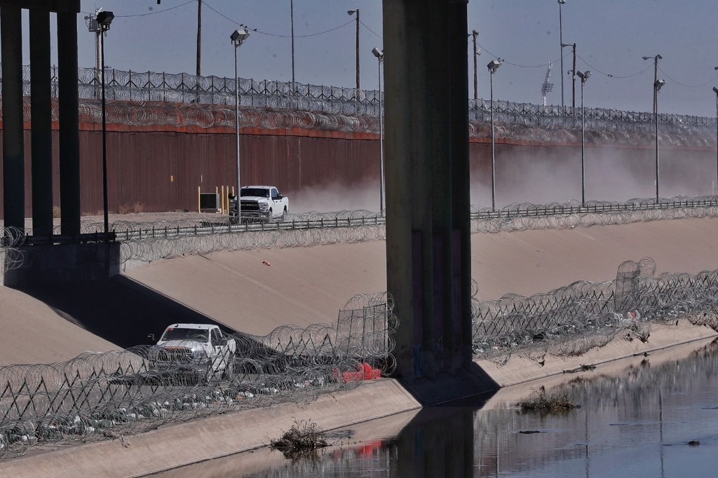 Deportations Commence at Border Bridges in Ciudad Juárez and Matamoros Amid Rising Tensions