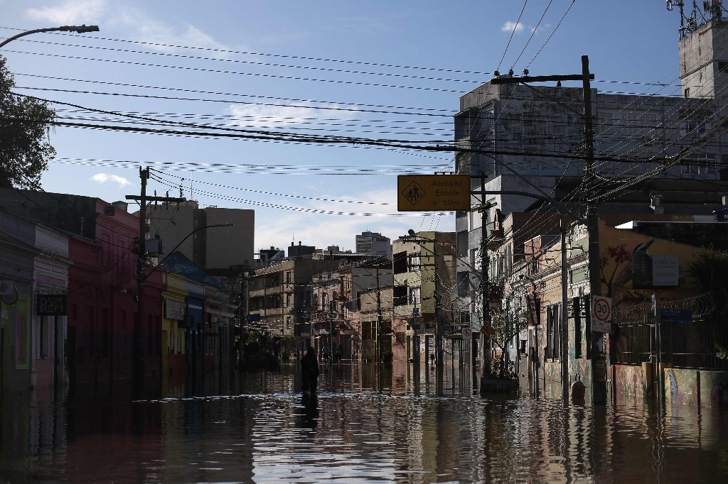 Floods in Brazil would take a month to subside, in keeping with consultants