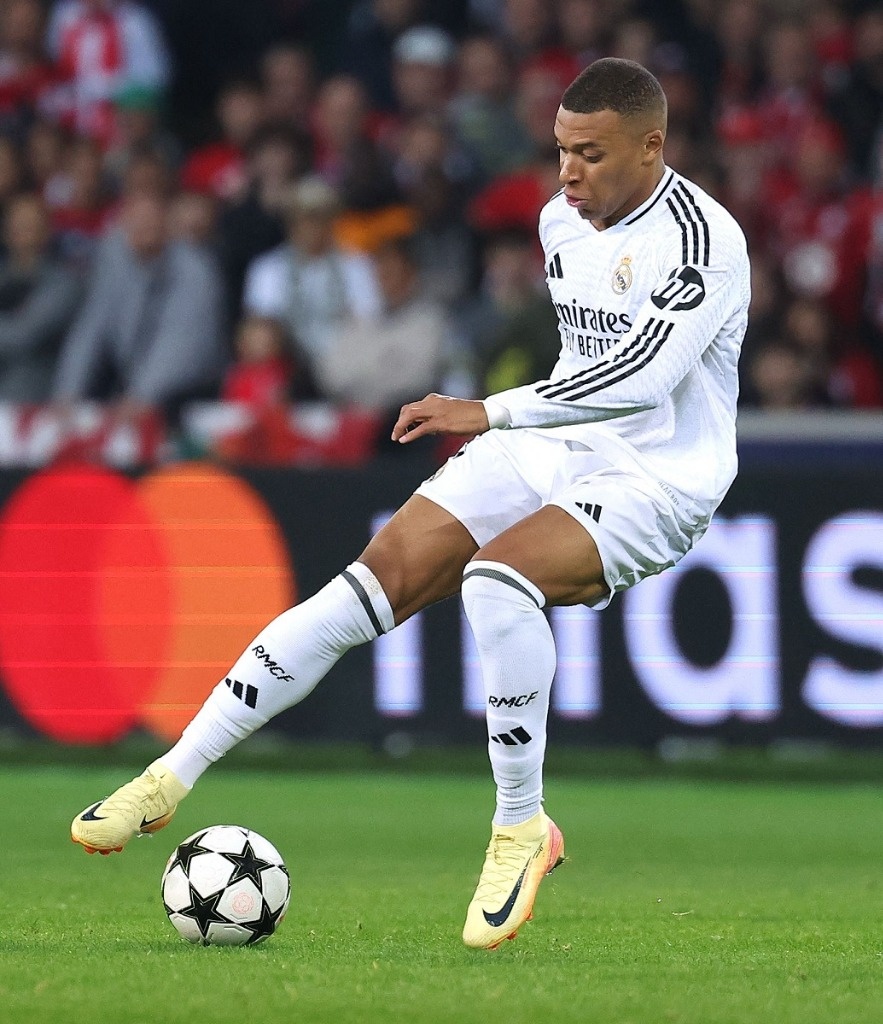 Kylian Mbappé will start for Real Madrid in a duel against Villarreal