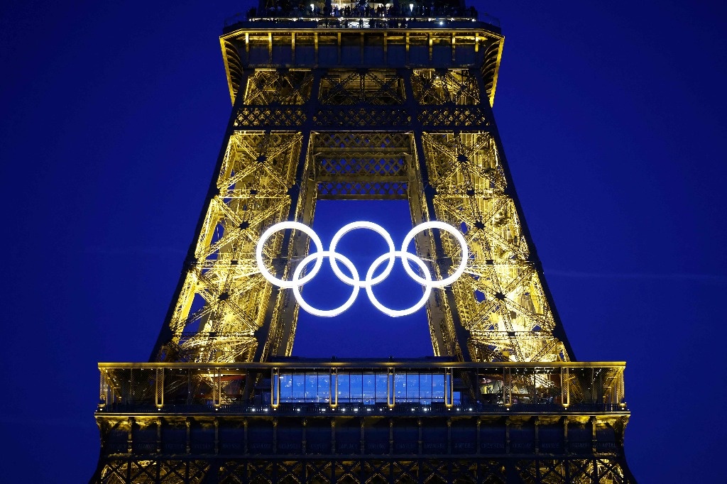 The Eiffel Tower shows the Olympic rings 50 days earlier than the Video games