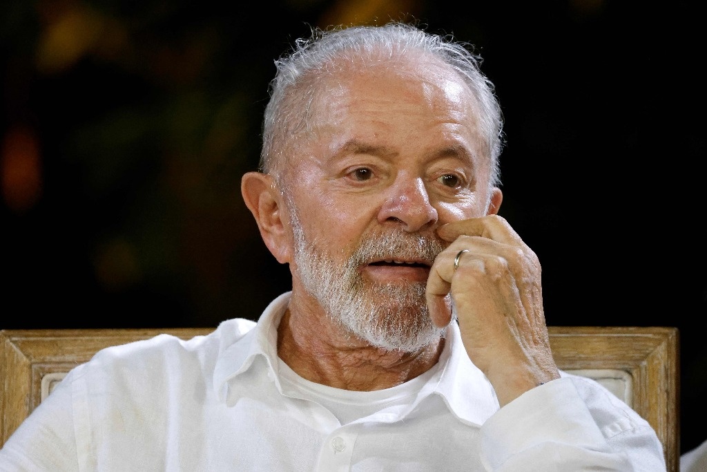 Lula pays tribute to children orphaned by covid-19 in Brazil