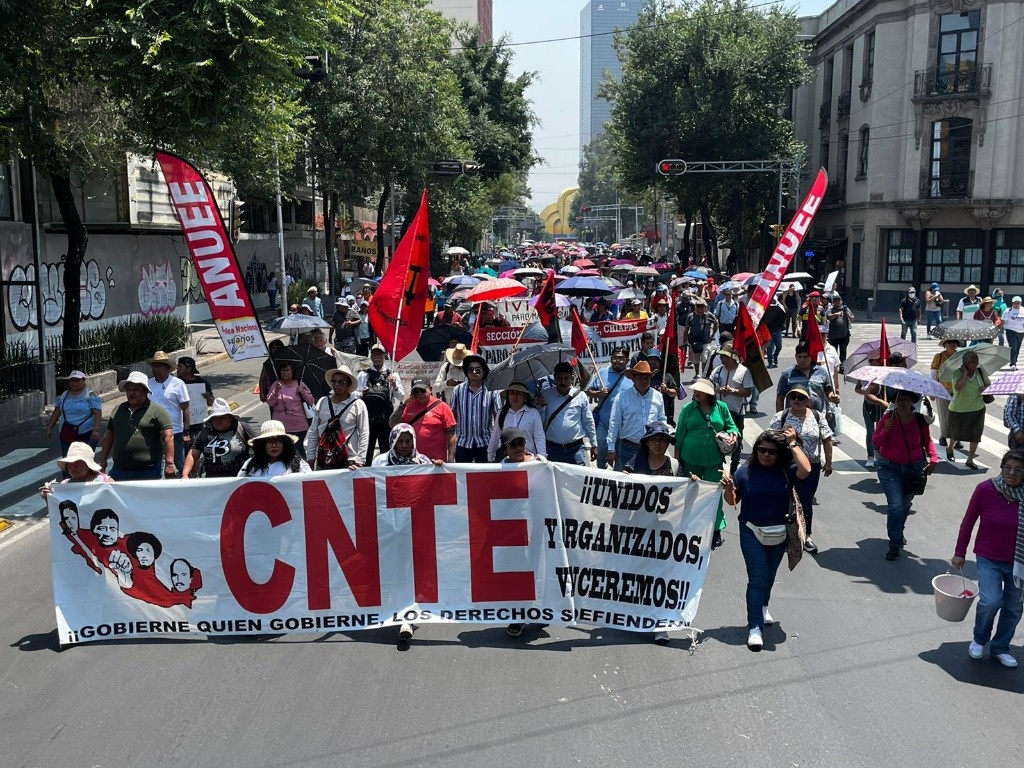 CNTE academics march to SG in protest towards aggression in Oaxaca