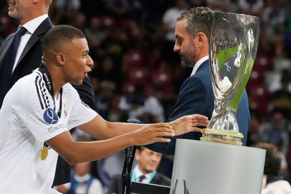 Mbappé makes his Real Madrid debut with a goal and a title in the European Super Cup