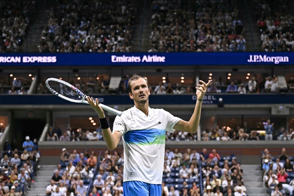 Medvedev advances to the round of 16 at the US Open