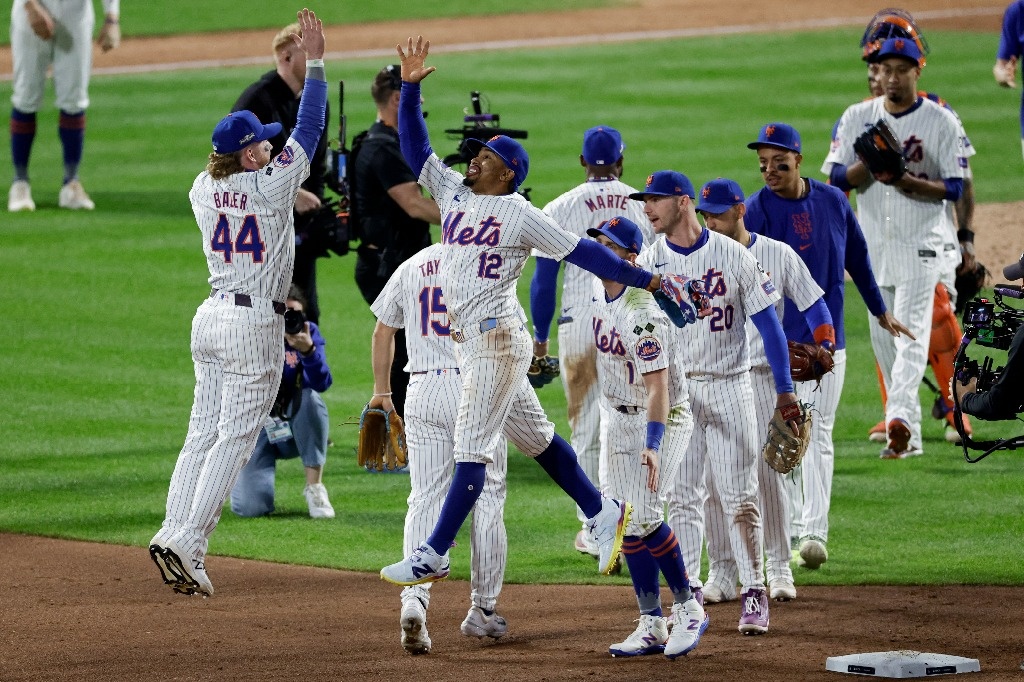 Mets resist and stop Dodgers 12-6 to force game six