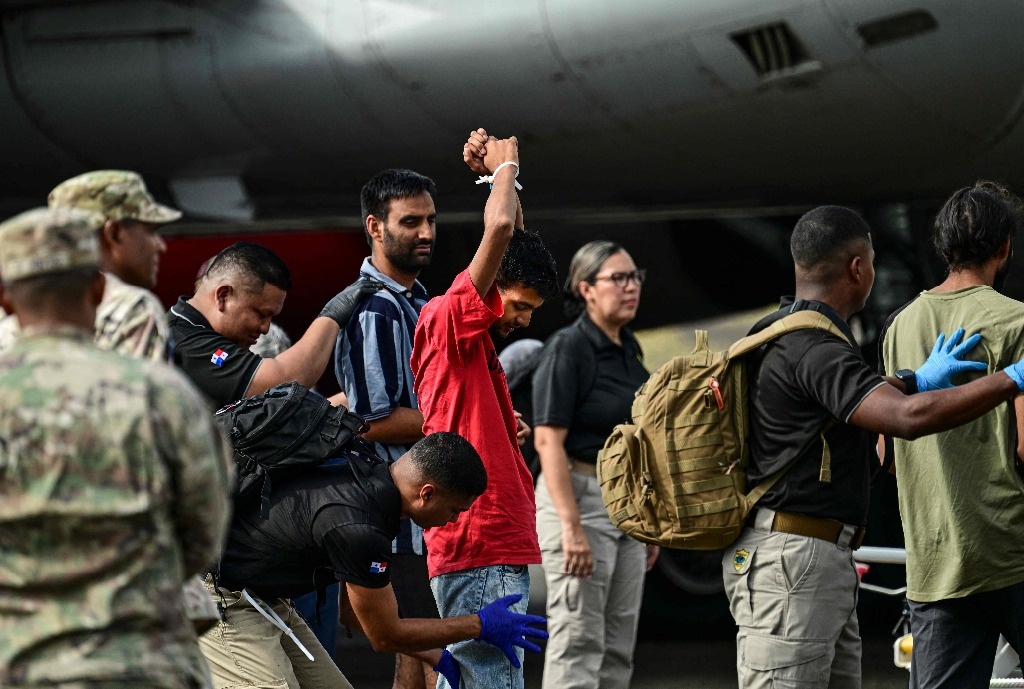 Panama deports 130 migrants who crossed the Darien jungle