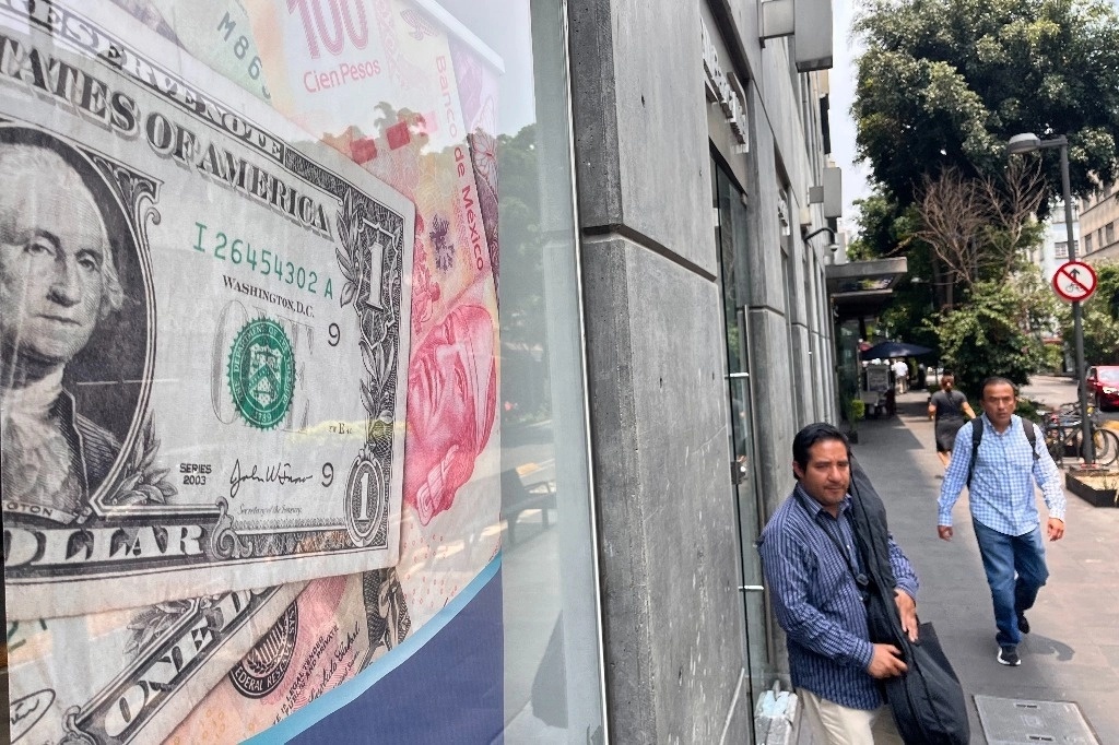 La Jornada - Peso Avanza Y Bolsa Mexicana Retrocede