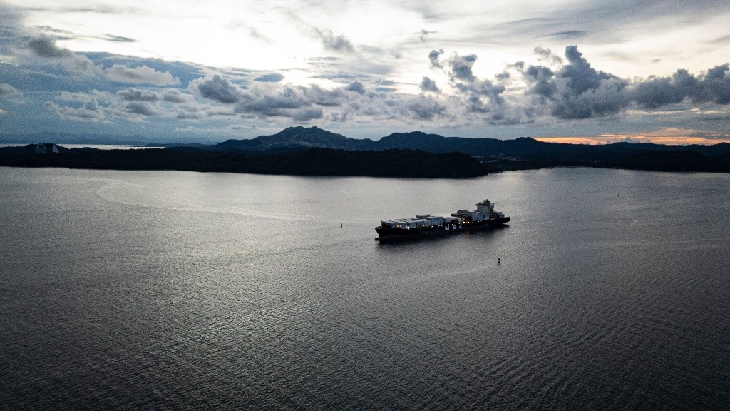 Due to drought, traffic in the Panama Canal was reduced by 29%; load, 17%