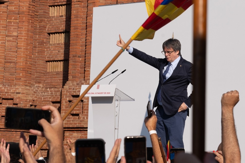 Puigdemont claims he is already in Belgium; attacks Catalan police