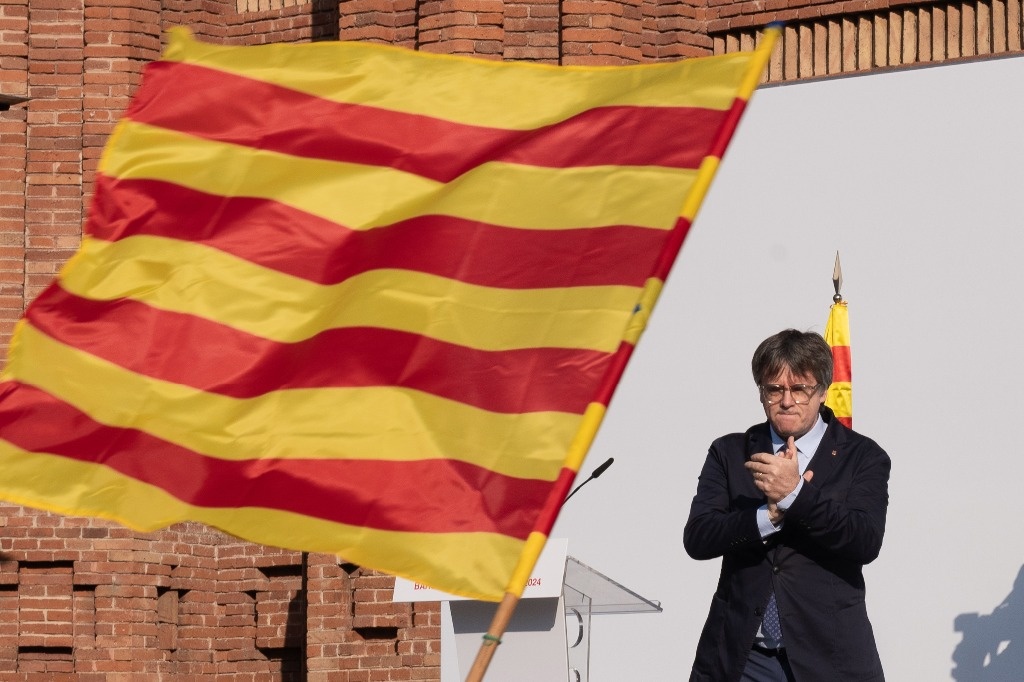 Puigdemont claims he is already in Belgium and attacks Catalan police