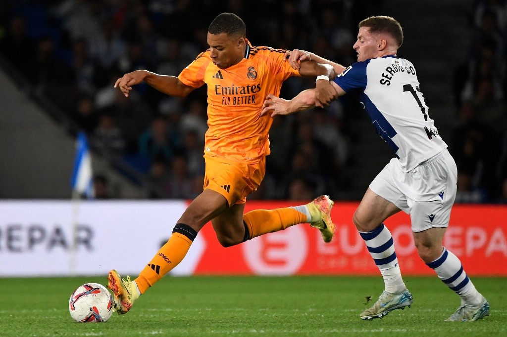 Real Madrid beat Real Sociedad 2-0 with goals from Vinicius and Mbappé