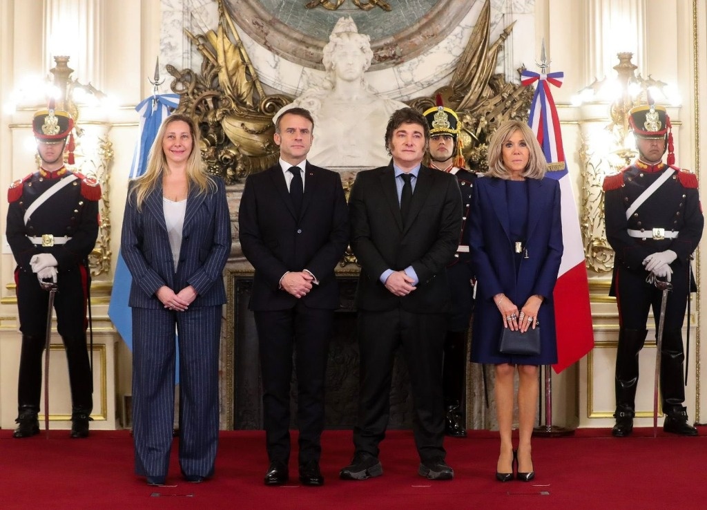 Milei receives Macron at the government headquarters in Buenos Aires