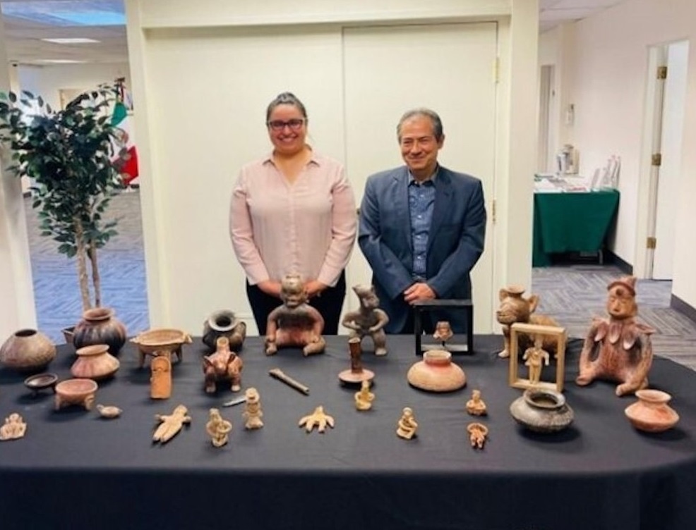 Mexico recovers 32 archaeological pieces found in the US