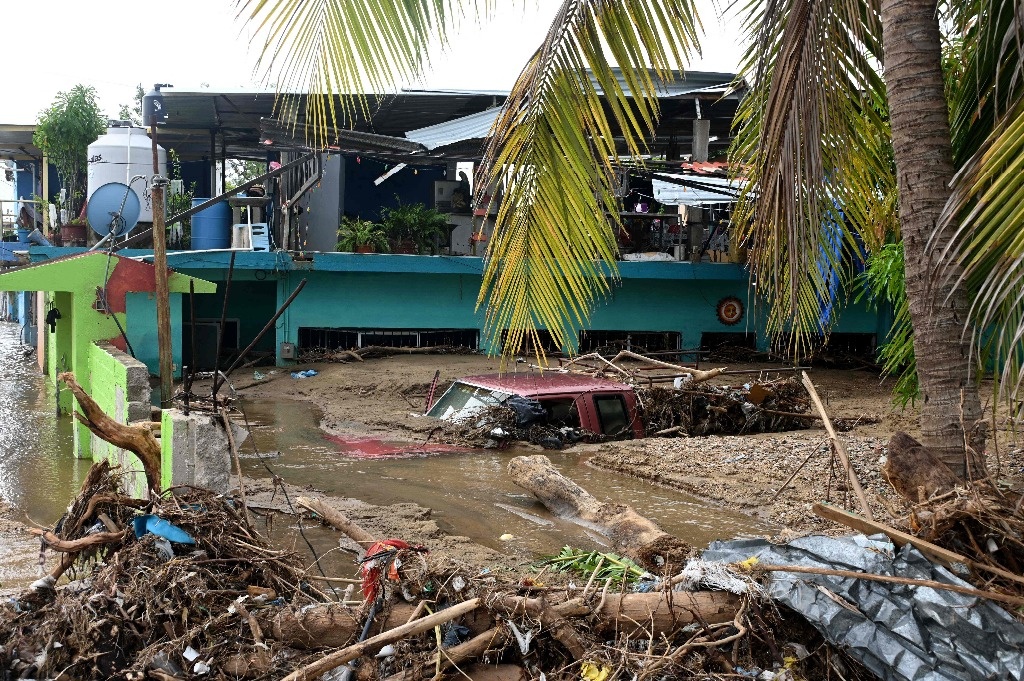 Rehabilitate water service and roads, priorities in Acapulco: Sheinbaum