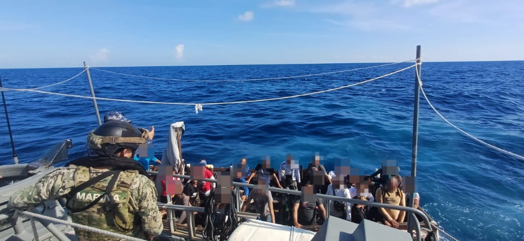 Navy rescues 31 foreigners in a boat off the coast of QR