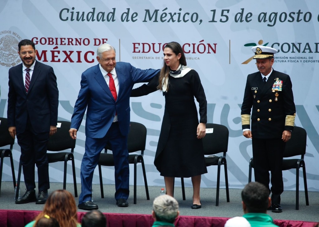 AMLO supports Ana Guevara after questions about role in JO