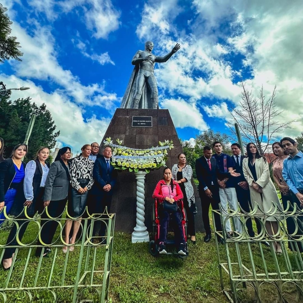 They pay tribute to El Santo on the 107th anniversary of his birth