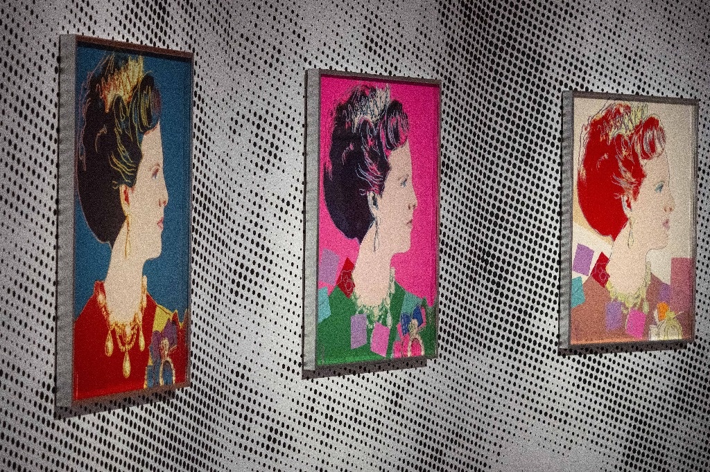 2 works of art by Andy Warhol stolen from Dutch gallery