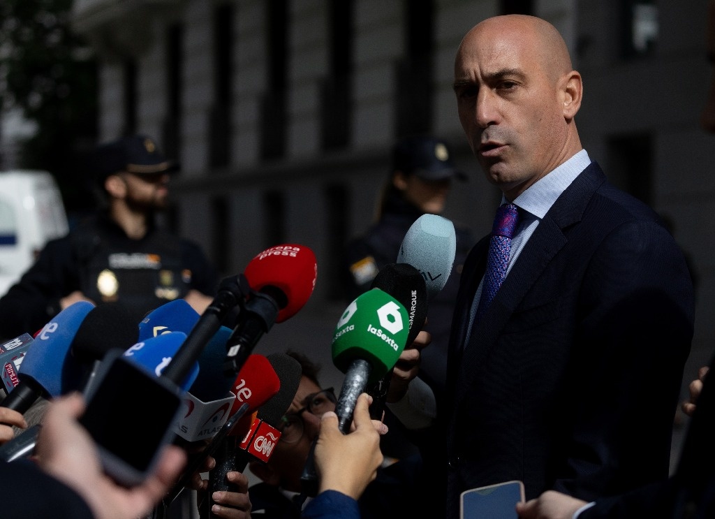 Rubiales insists that the kiss with Hermoso was “a manifestation of euphoria”