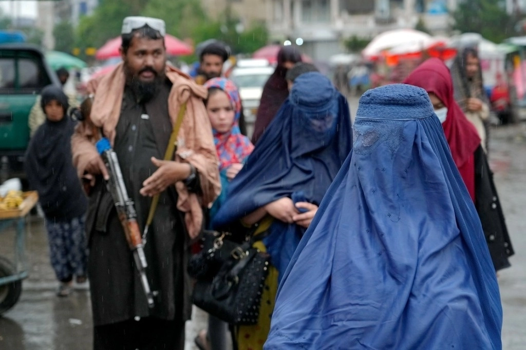 La Jornada - Sancionarán a mujeres en Irán que incumplan código de