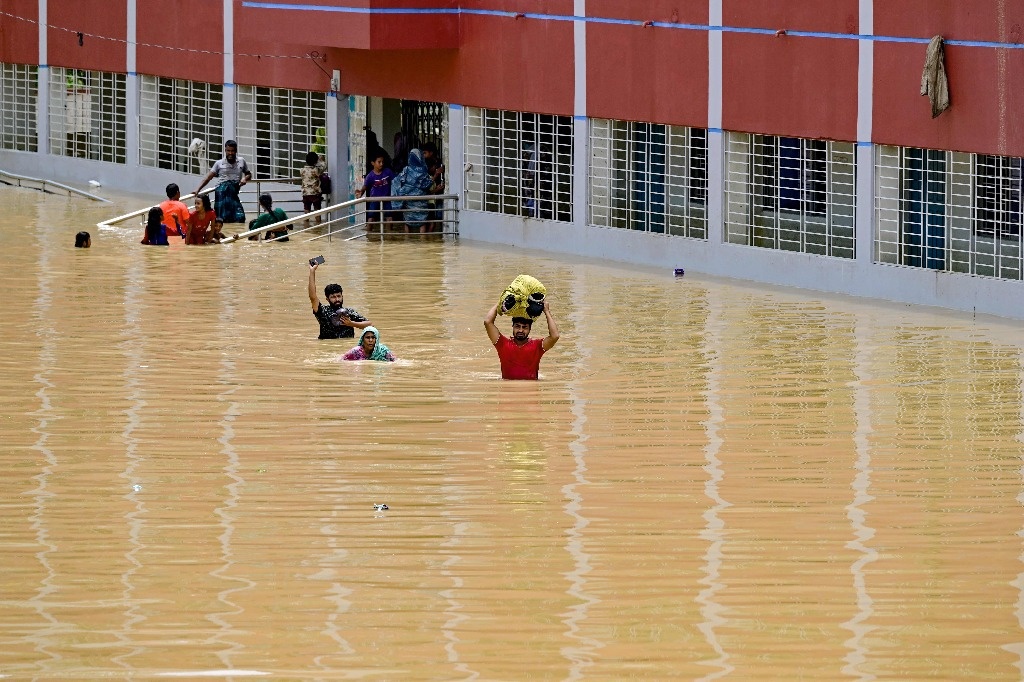 300 people in shelters due to floods in Bangladesh