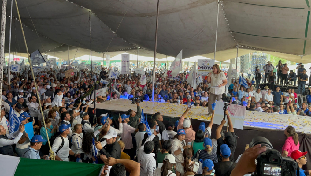 Xóchitl Gálvez meets with supporters in Naucalpan