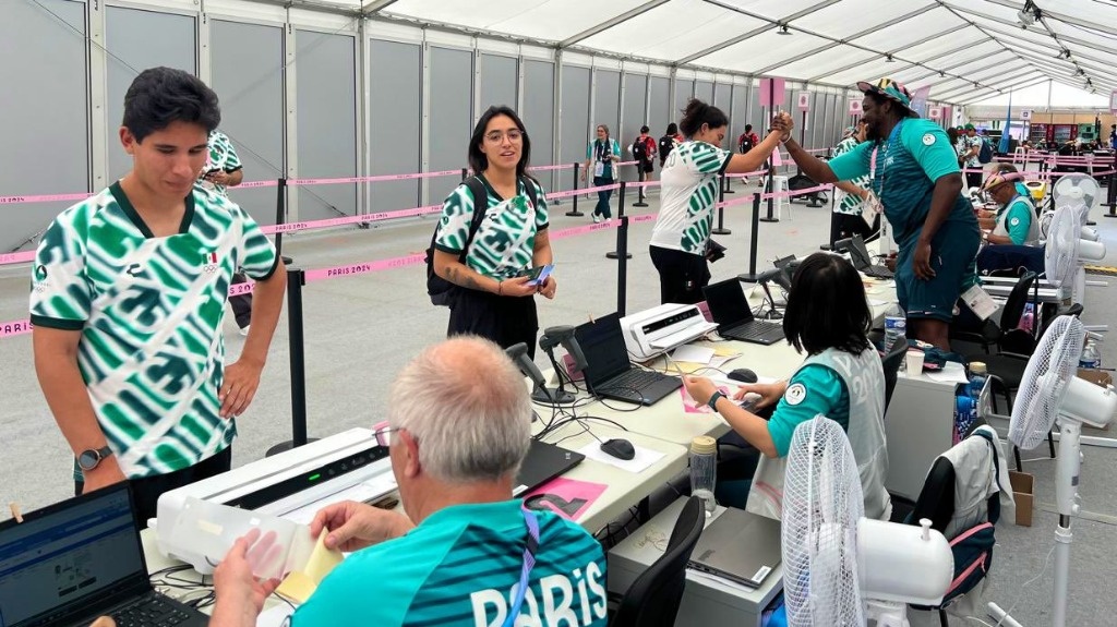 Mexican archery crew arrives on the Olympic Village in Paris