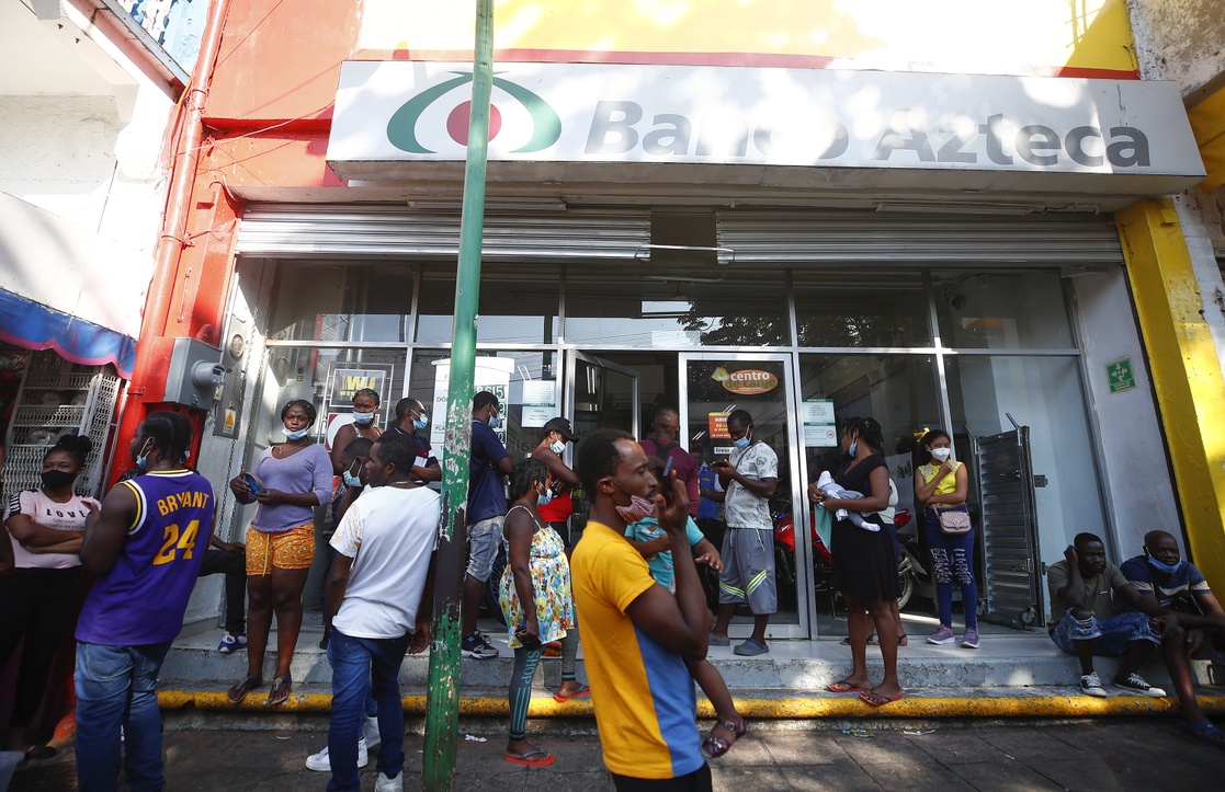 Sin comida ni alojo los haitianos preparan otra La Jornada