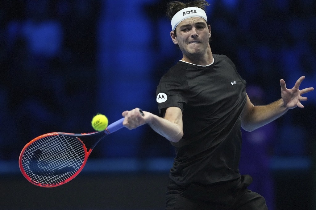 Taylor Fritz defeats Daniil Medvedev in opening match of the ATP Finals