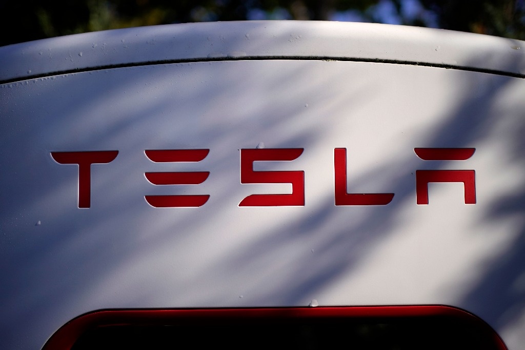 Tesla stops accepting orders for cheaper version of Cybertruck