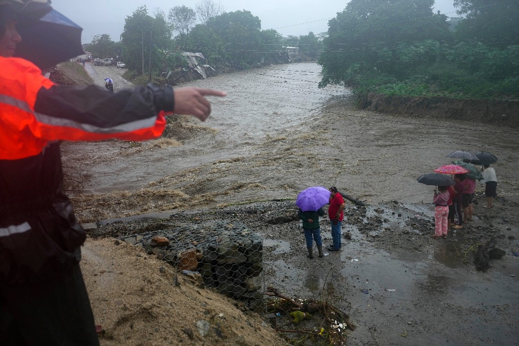 Tropical storm ‘Sara’ impacts Belize after passing through Honduras