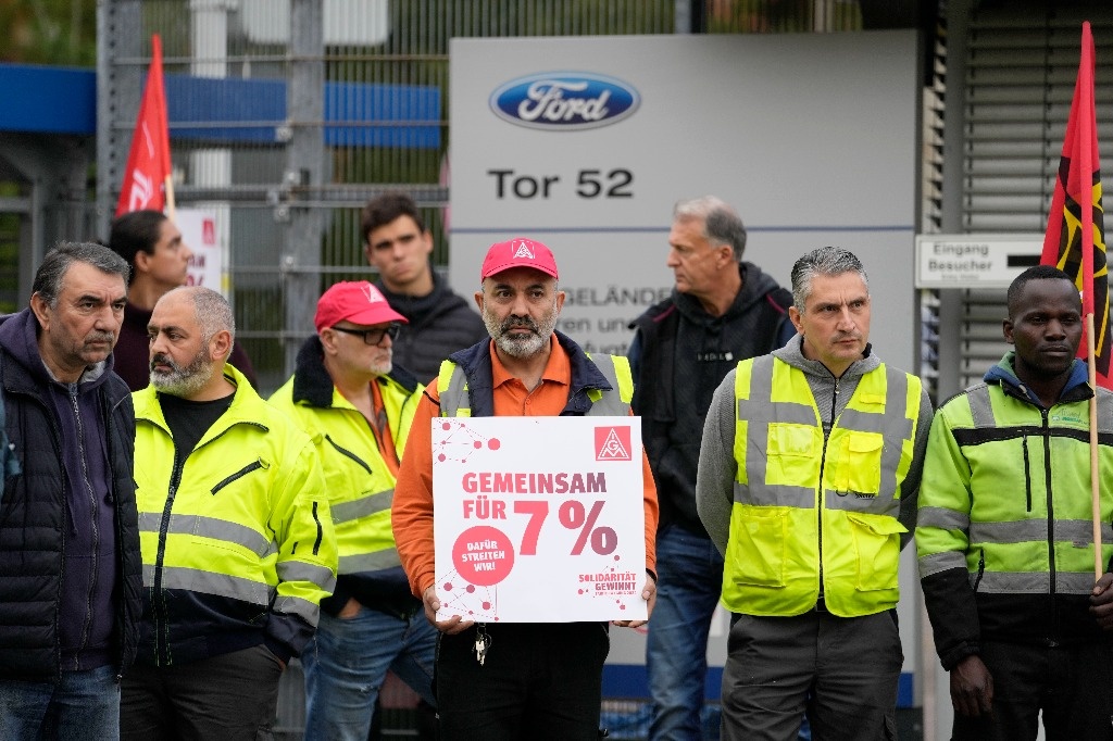 German workers go on strike; restless industrial future of the country