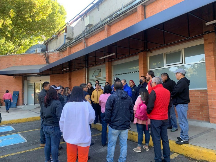 La Jornada Trabajadores de Tienda UNAM se van a paro indefinido