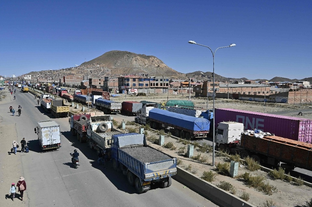 Transporters blockade in Bolivia due to shortage of diesel and dollars