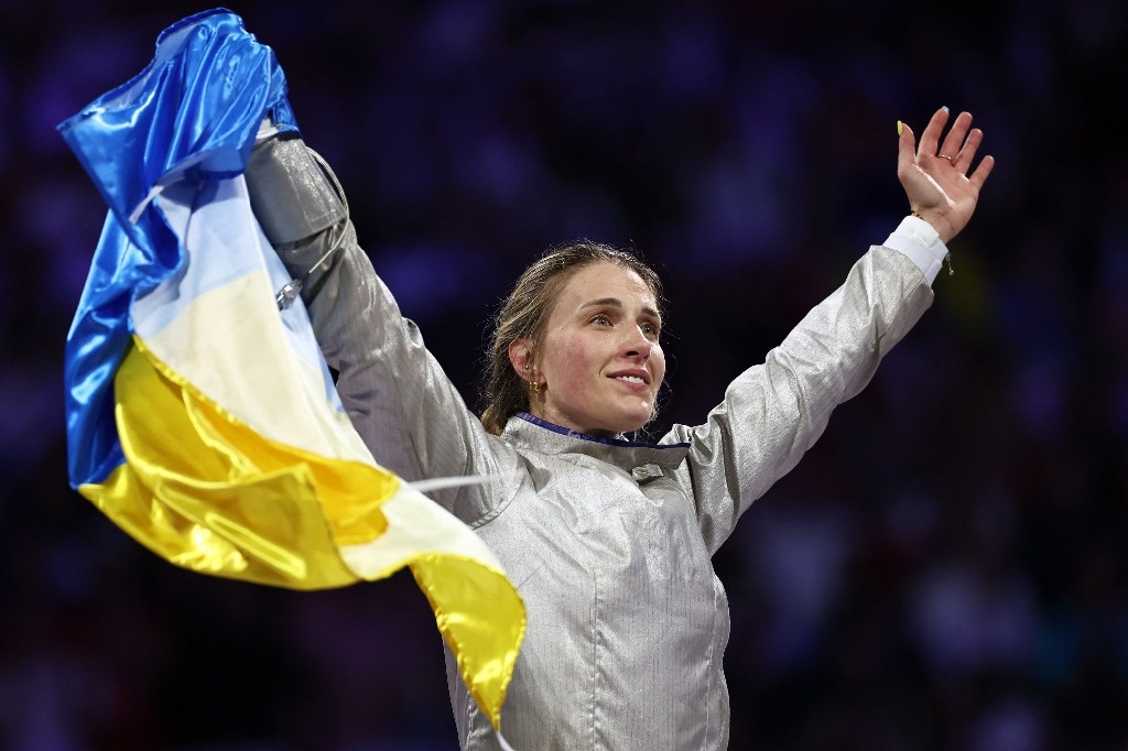 Ukraine embraces its first gold in Paris 2024