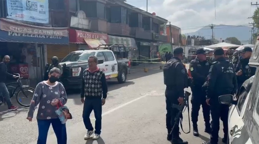 One dead and one injured after attack in front of the Coacalco police base