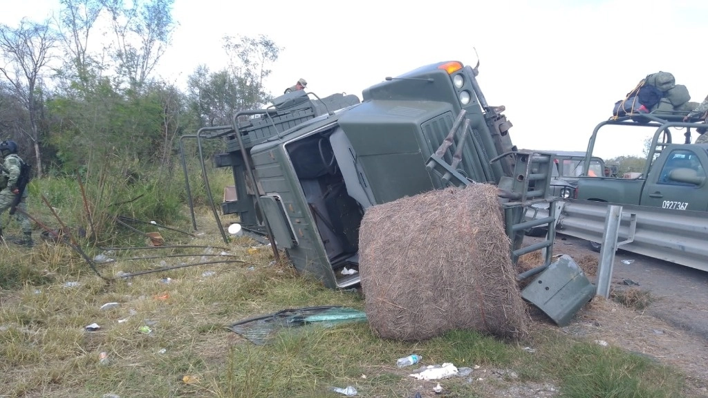 Accidentes e incidentes de elementos del Ejército Mexicano  Noticias,comentarios,fotos,videos. - Página 5 Vuelca-camion-de-la-sedena-en-carretera-mexico-laredo-hay-19-heridos-5843html-camion-sedena-volcadojpeg-3456html-857e4fe4-8a9e-4e8d-a58f-f3a4e0895ef0