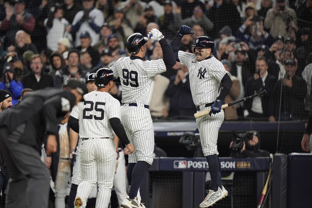 Yankees beat Cleveland in the second of the Championship Series