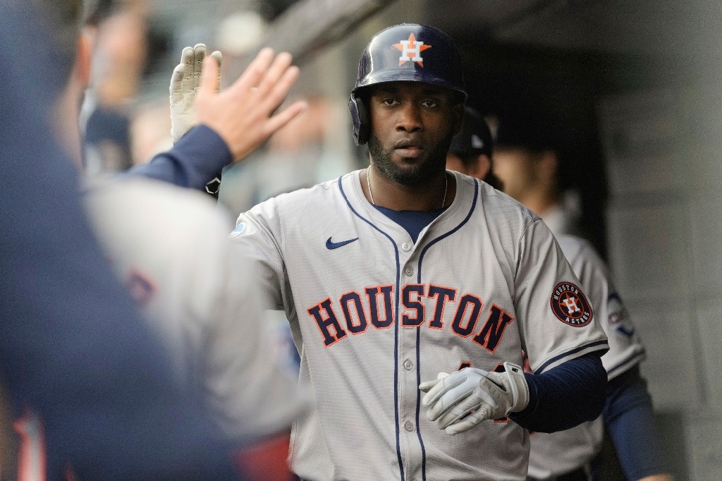 Yordan Álvarez hits a house run in Astros’ victory over Yankees